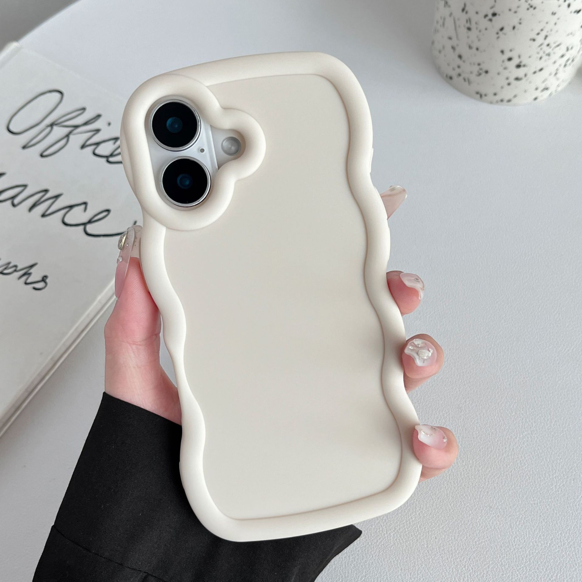 Apple Iphone 16 - Lüks dalgalı hatları telefon kılıfı için